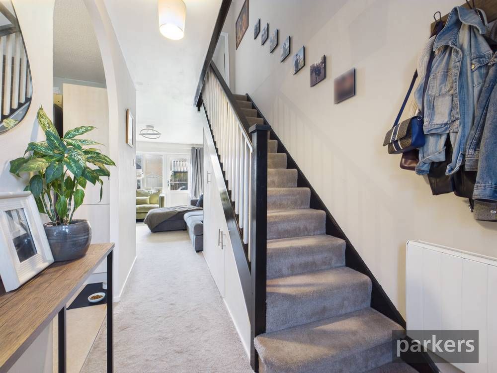 Property photo 3 of 22 Entrance Hallway