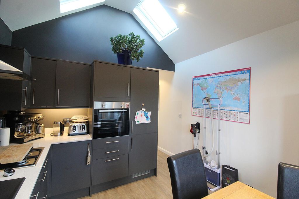 Property photo 2 of 12 Kitchen