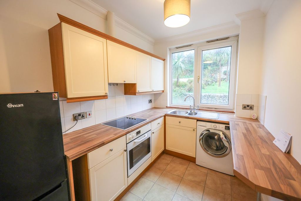 Property photo 2 of 6