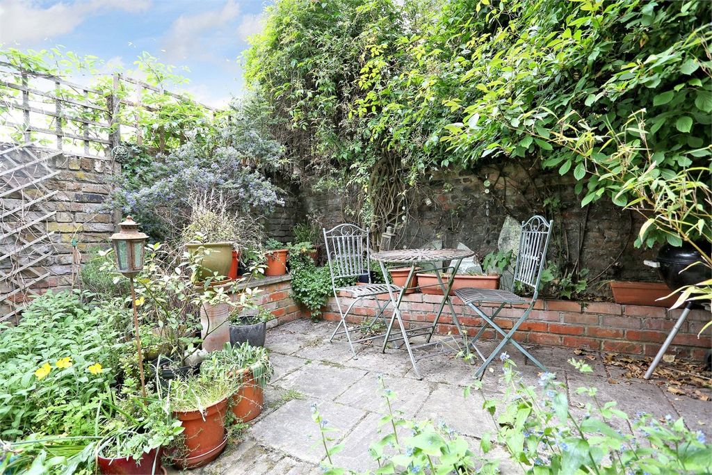 Property photo 2 of 7