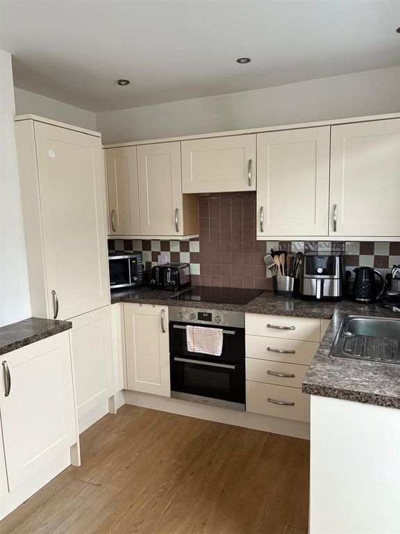 Property photo 3 of 17 Kitchen