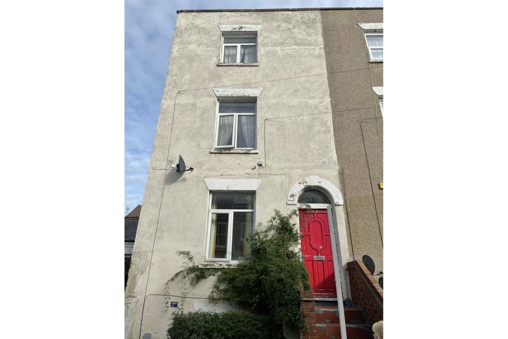 Property photo 1 of 8