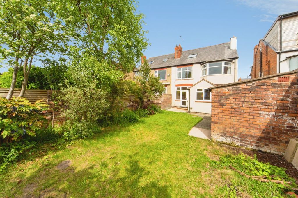 Property photo 2 of 32