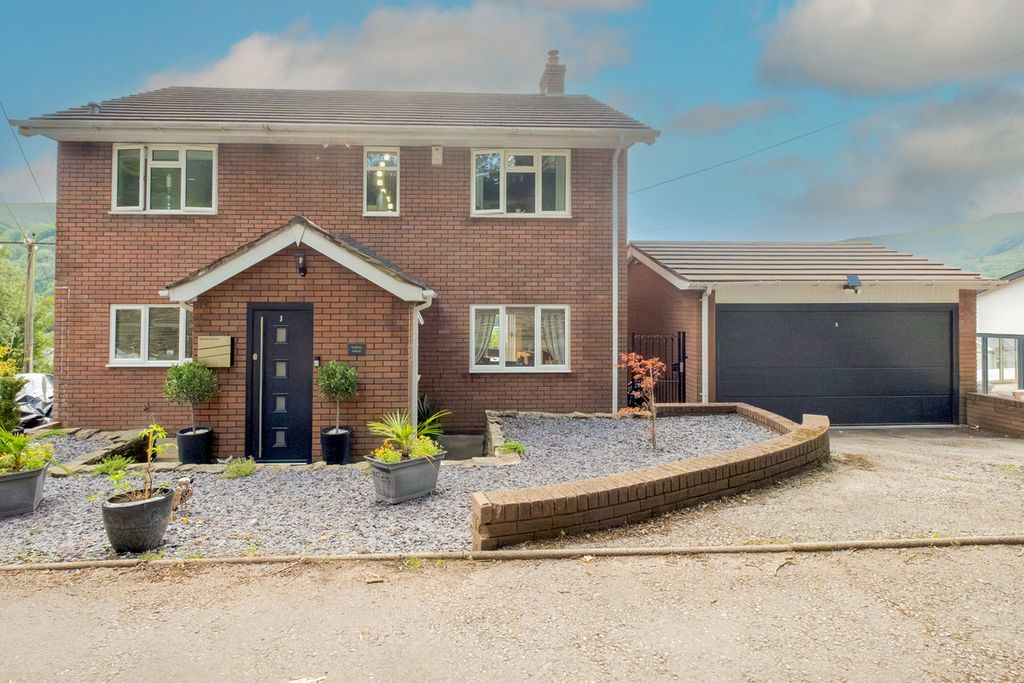 Property photo 1 of 32