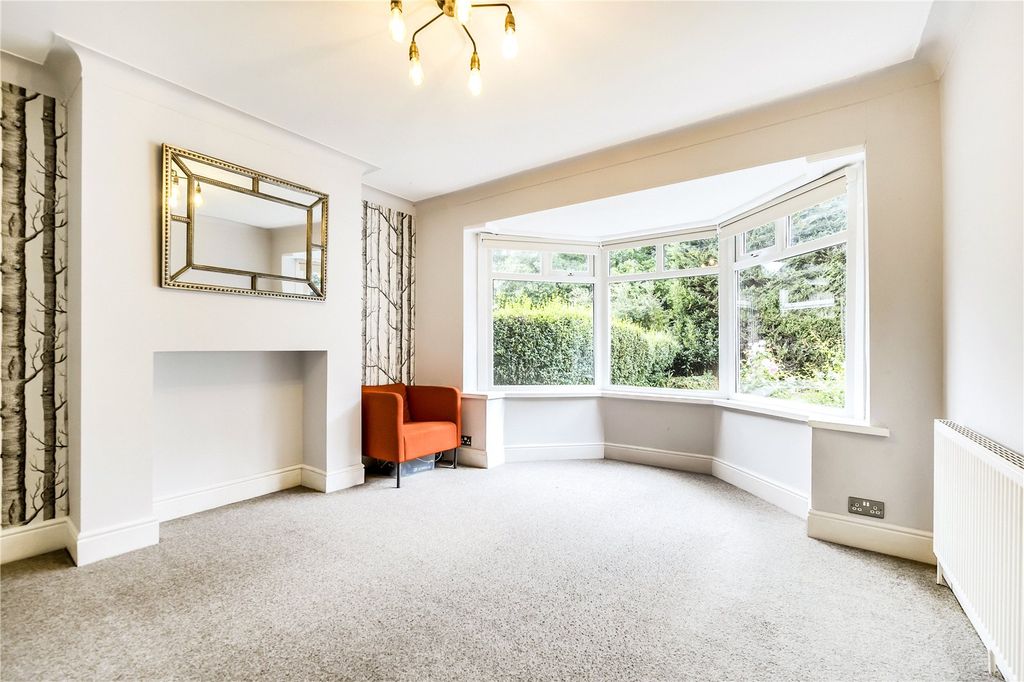 Property photo 2 of 17 Lounge