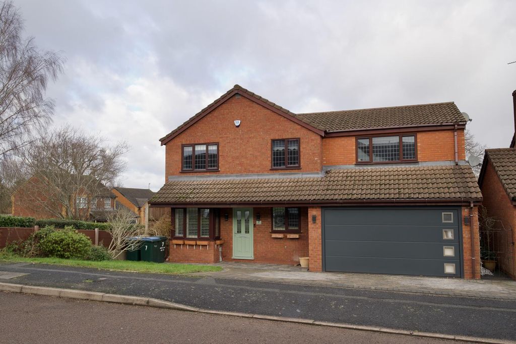 Property photo 1 of 25 Front (Exterior)