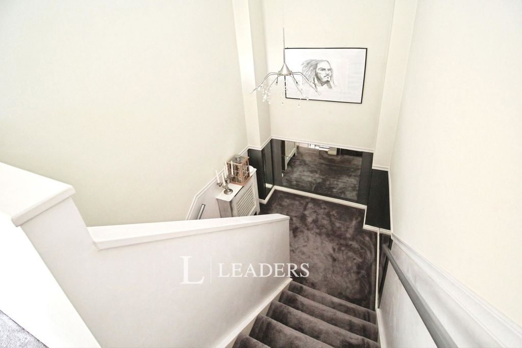 Property photo 3 of 30 Pbox-Img.Jpg