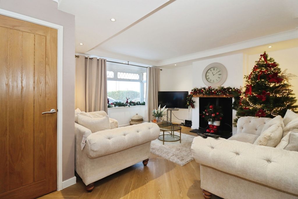 Property photo 3 of 12 Pbox-Img.Jpg