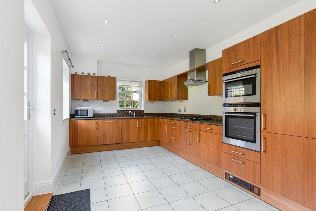 Property photo 2 of 16 Kitchen