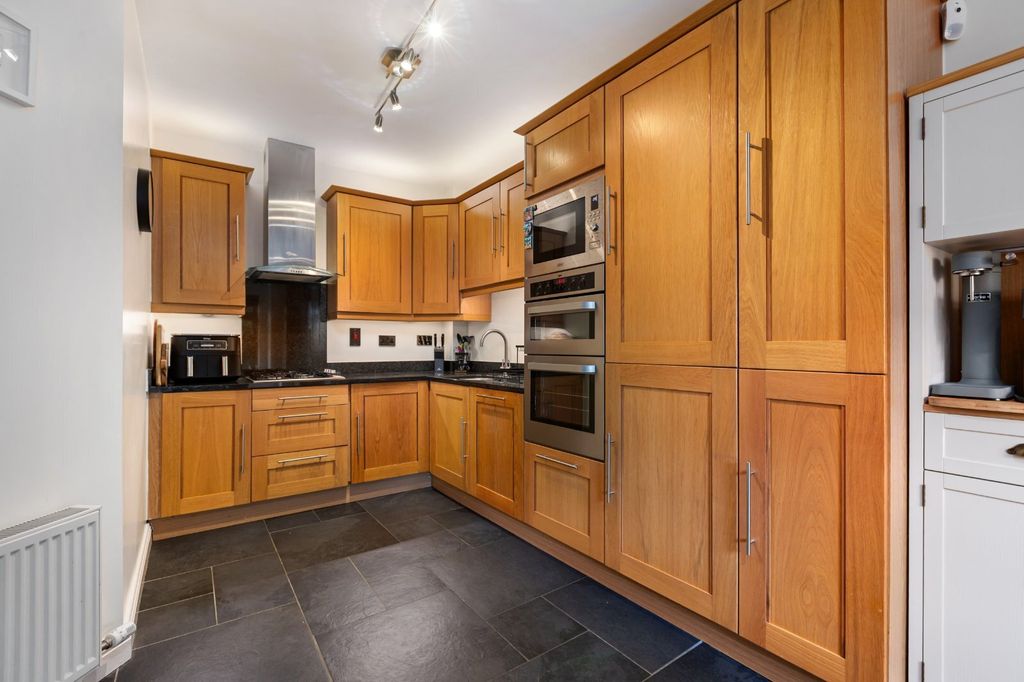Property photo 3 of 19 Picture No. 17
