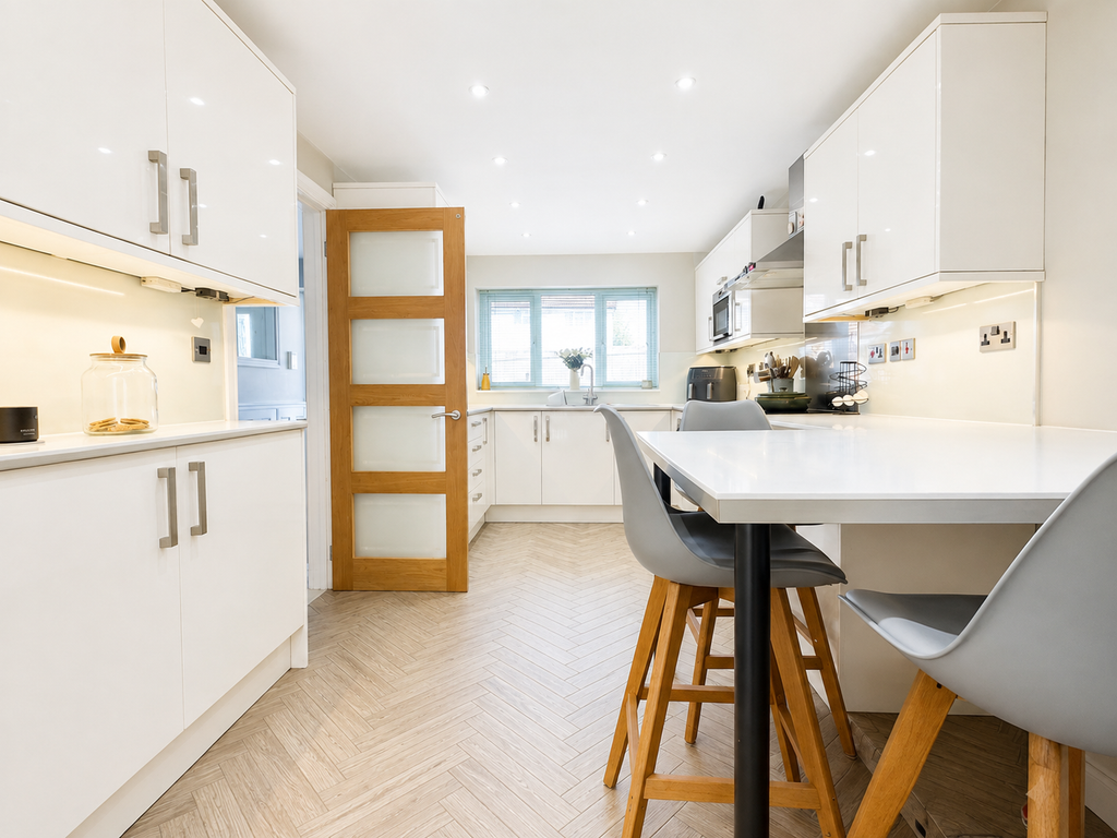 Property photo 3 of 28 C7B9F2Db-F06D-4737-88Ef-Cb70Df32Ac9A