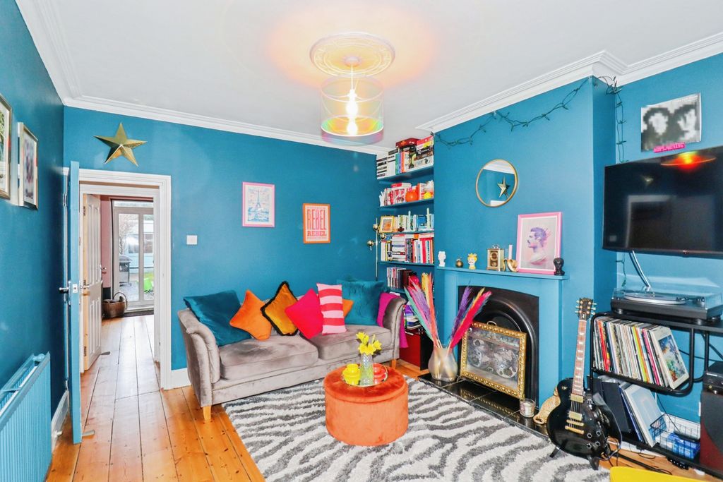 Property photo 2 of 18