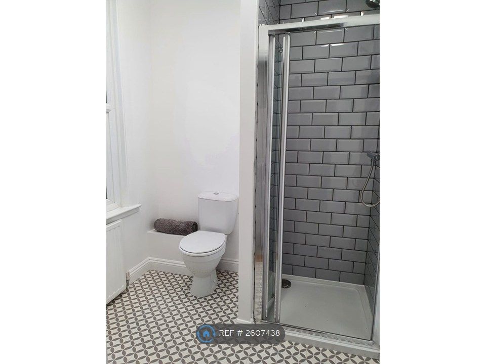 Property photo 3 of 16 Room 4 Ensuite Toilet &amp; Bath