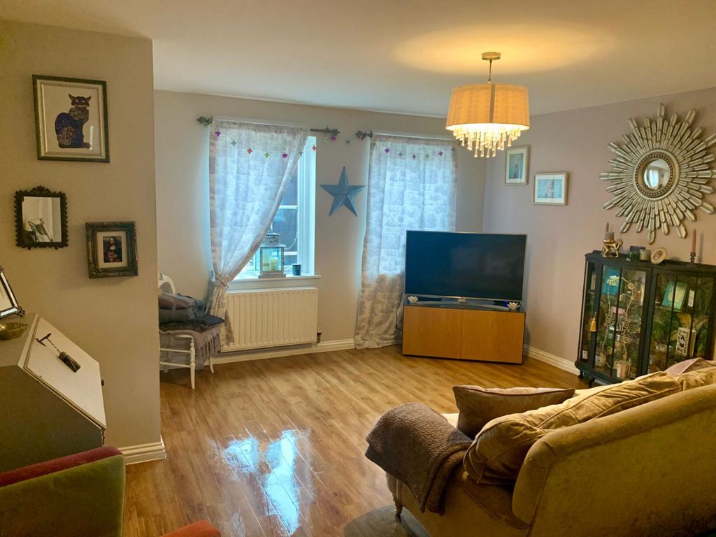 Property photo 3 of 4