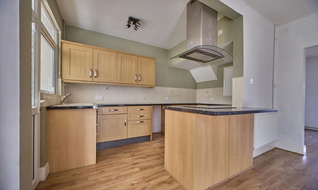 Property photo 3 of 14 63 Station Road Hk 2.Jpg