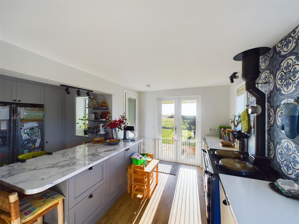 Property photo 2 of 28 Kitchen