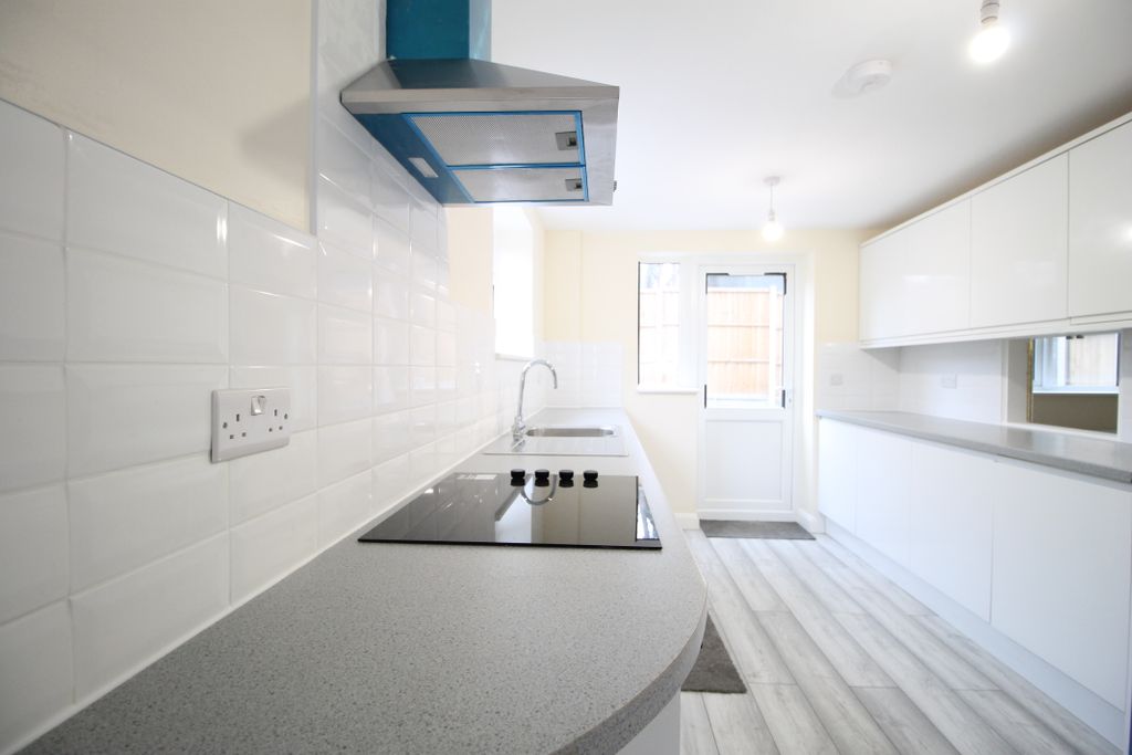 Property photo 3 of 9 Kitchen 