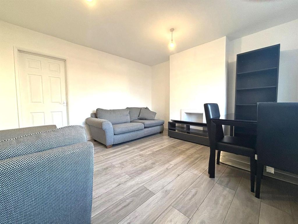 Property photo 3 of 10 Living Area