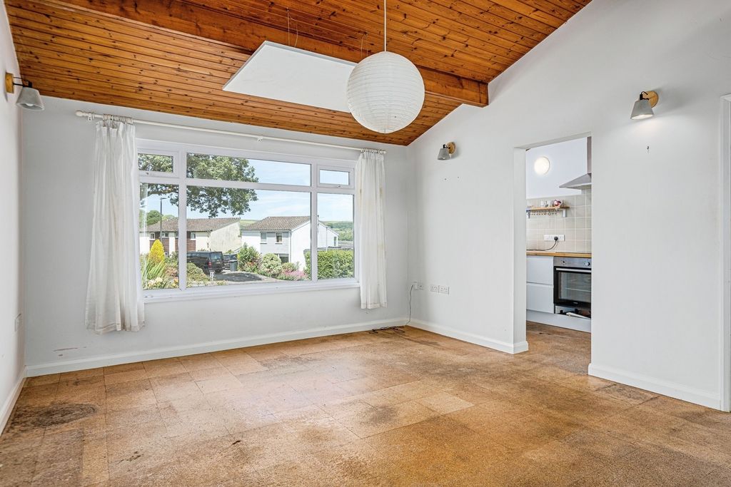 Property photo 3 of 17 Photo