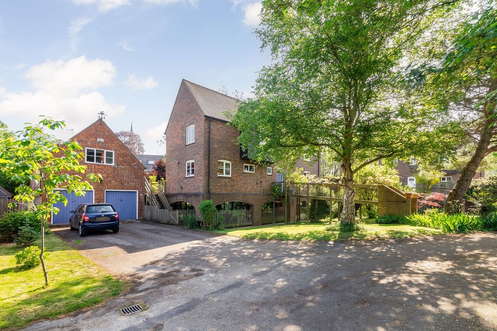 Property photo 1 of 29