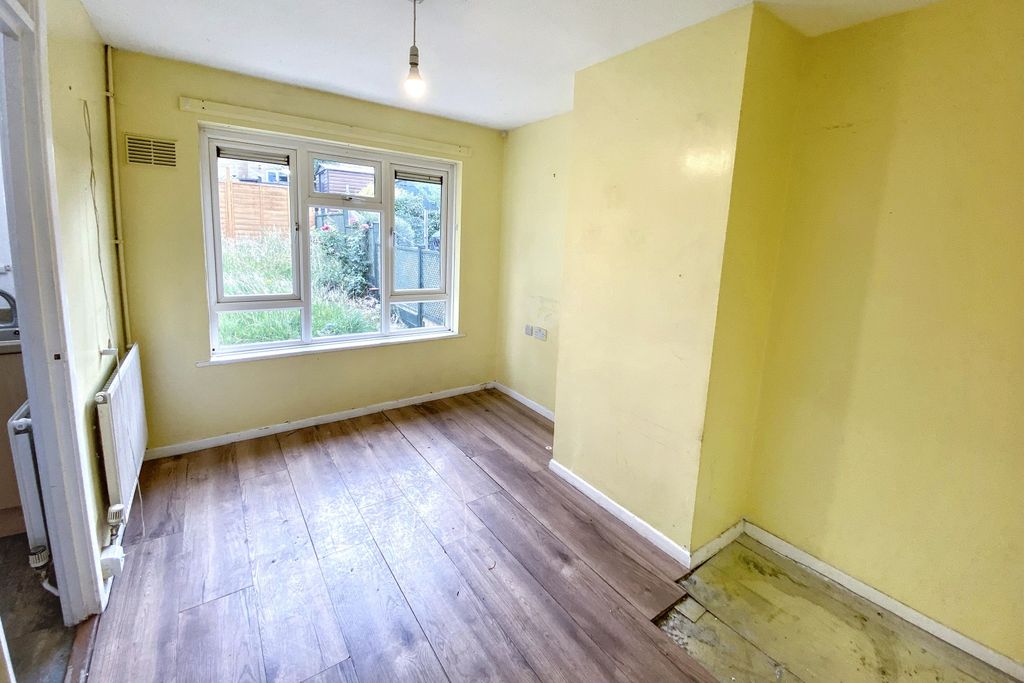 Property photo 2 of 13 72 Poynder Road, Corsham, Wiltshire, Sn13 9Lz
