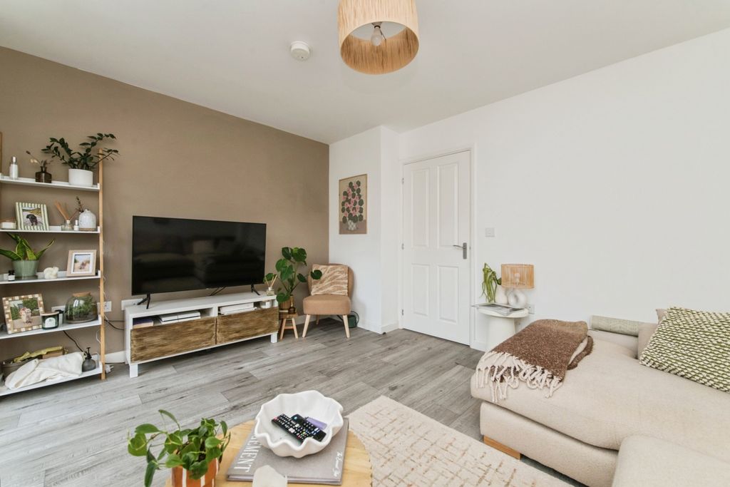 Property photo 3 of 12 Pbox-Img.Jpg