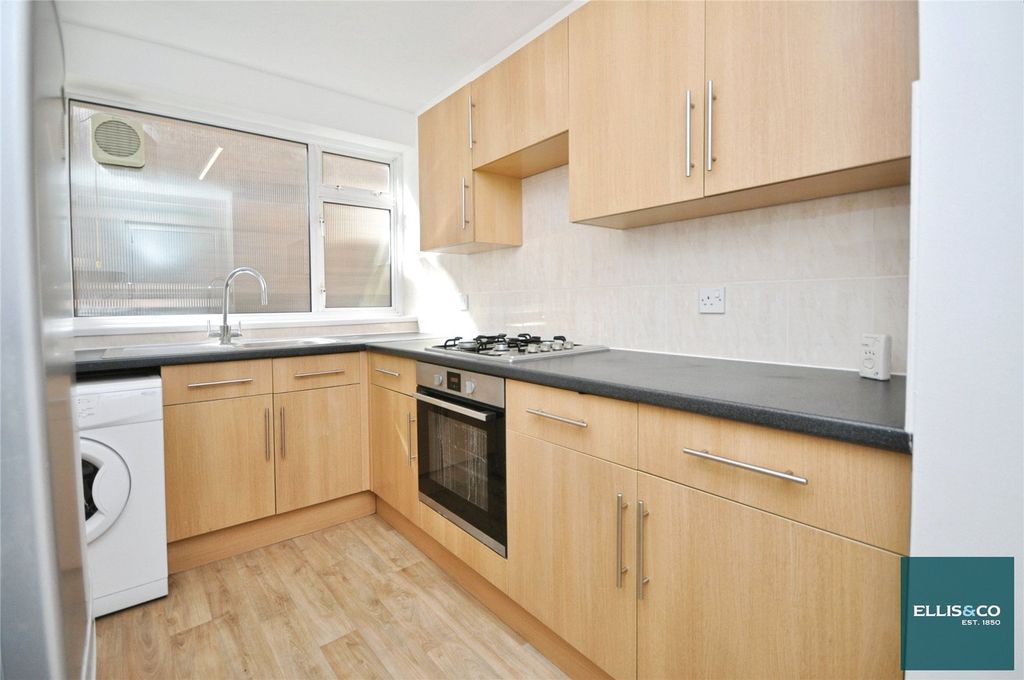 Property photo 3 of 11 Picture No. 13