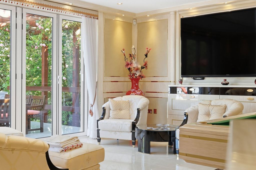 Additional image 8 of 5 bed detached house for saleWambrook Close, Hutton Mount, Brentwood CM13