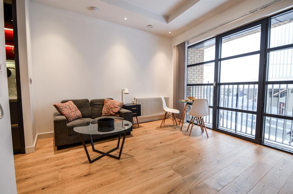 Property photo 2 of 6 Astell House