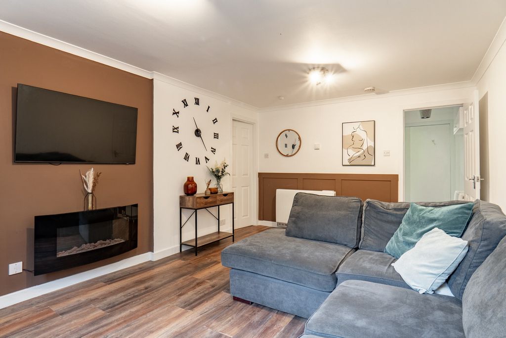 Property photo 2 of 22