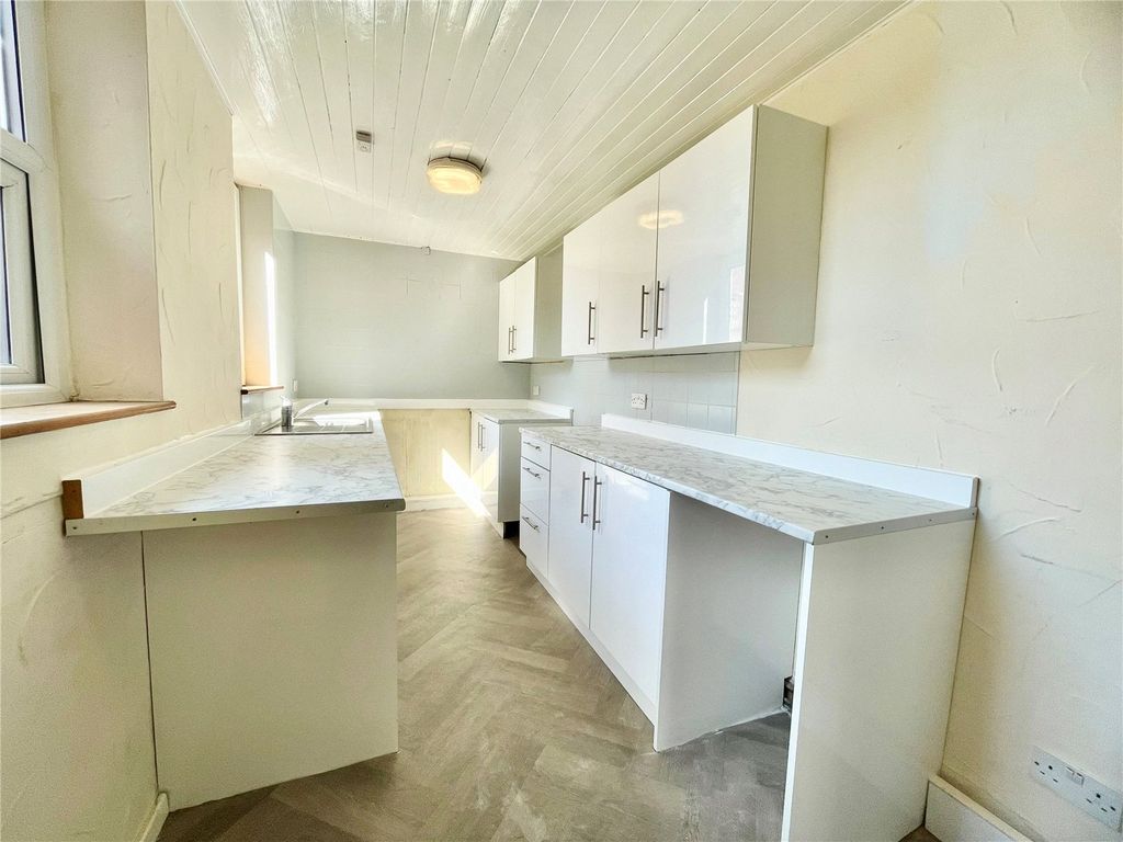 Property photo 2 of 13 Kitchen