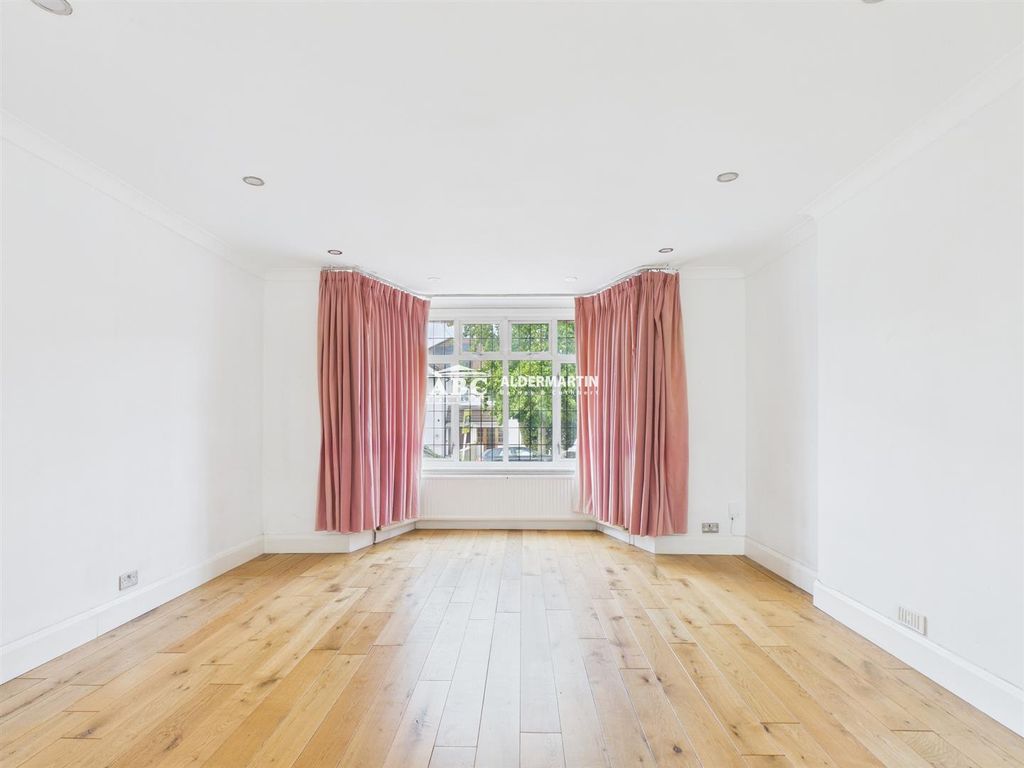 Additional image 9 of 5 bed property for salePenshurst Gardens, Edgware HA8