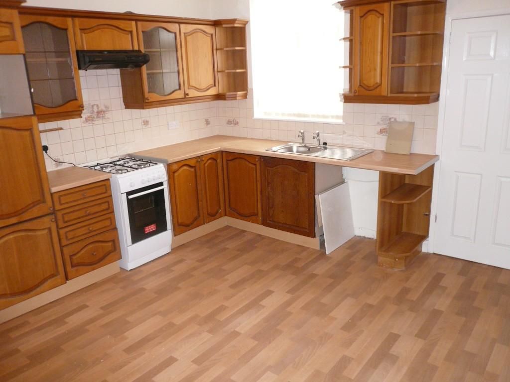Property photo 2 of 8 Kitchen