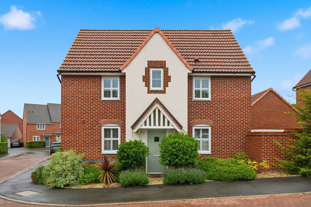 Property photo 1 of 32