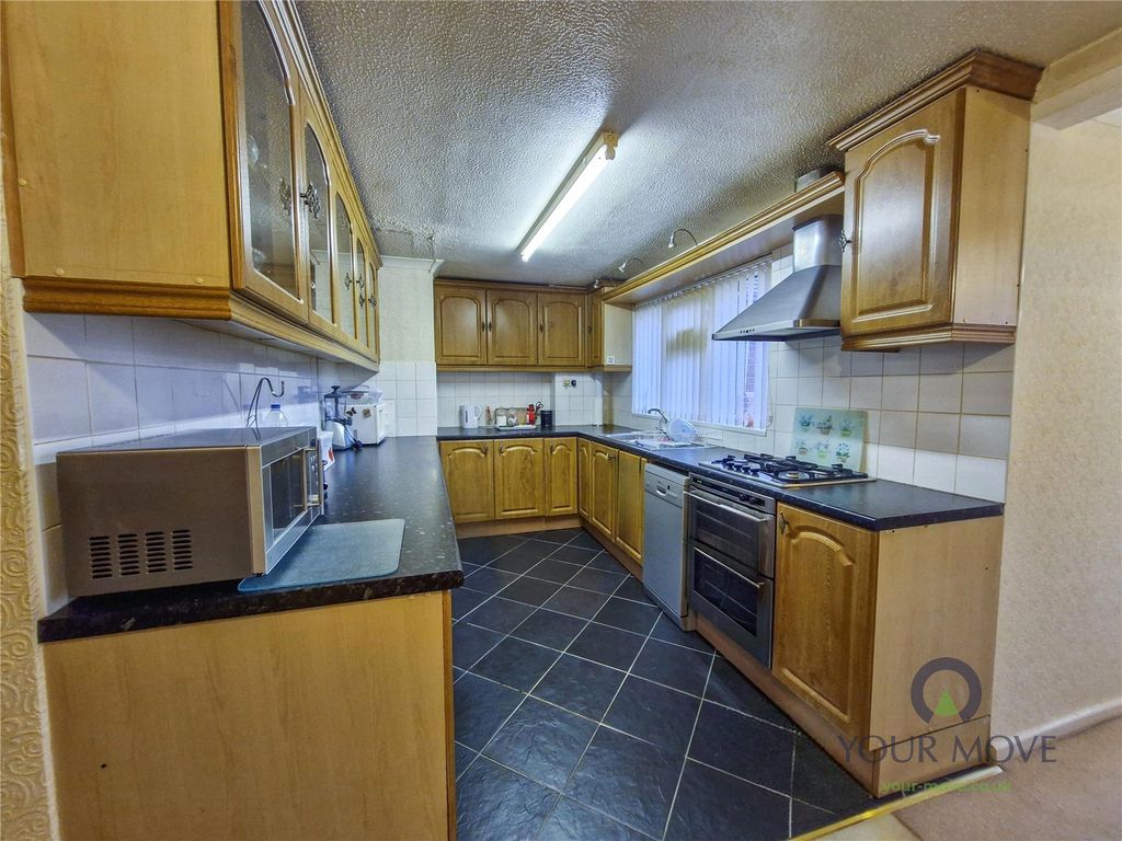 Property photo 3 of 14 Kitchen