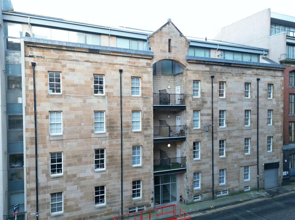 3 bed flat for sale St Enochs