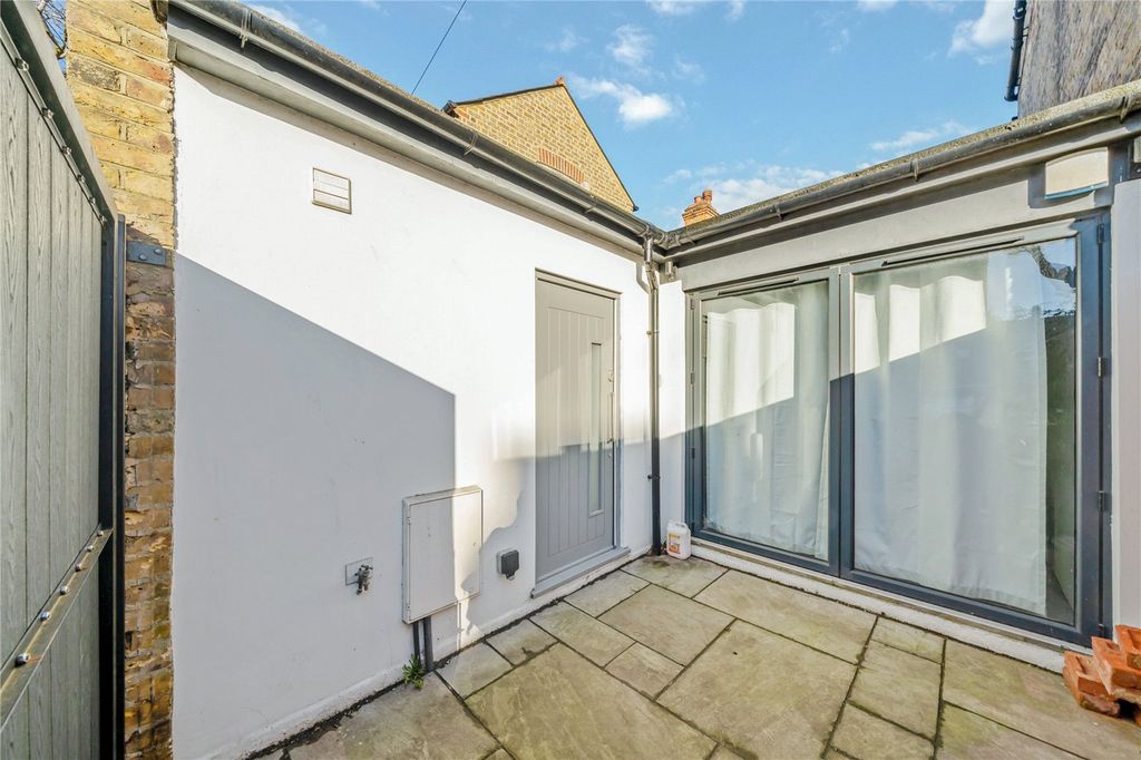 Property photo 3 of 7 Picture No. 17