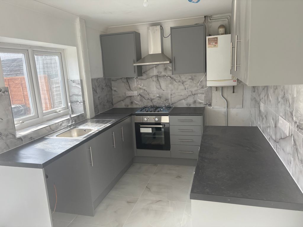 Property photo 2 of 9 Kitchen