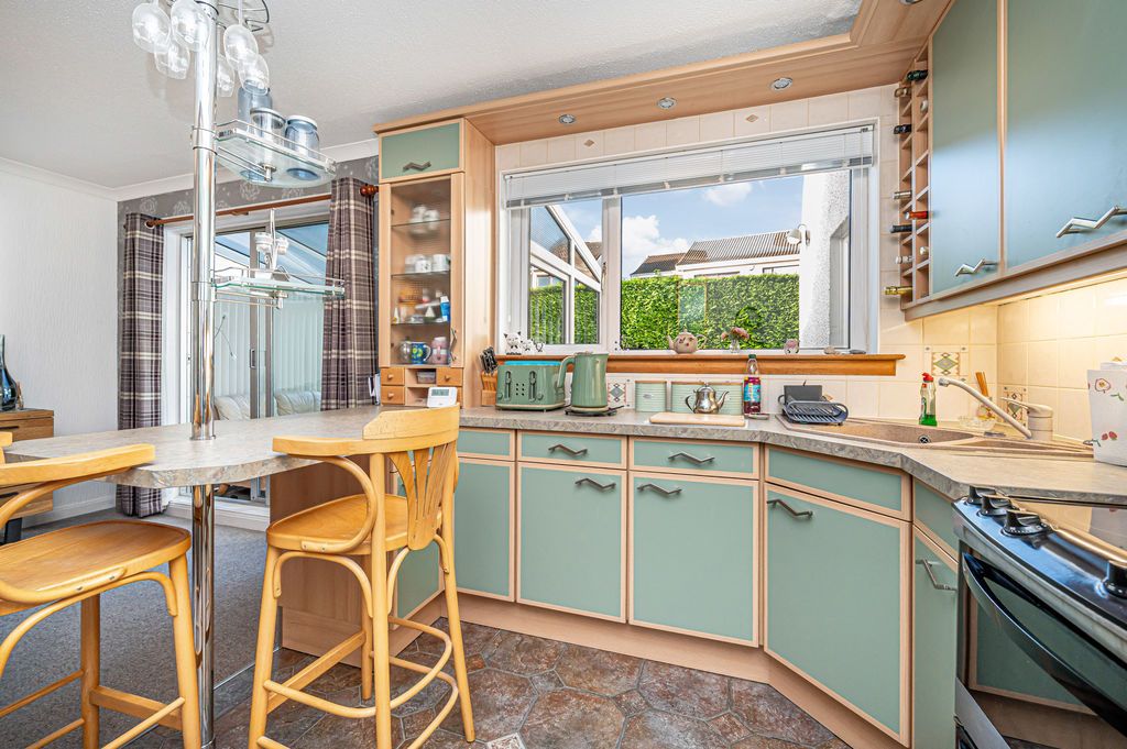 Property photo 2 of 31 Dining Kitchen