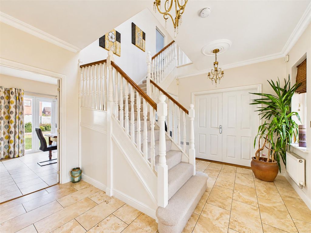 Property photo 2 of 20 3Dda40E2-8A59-4B99-8Bed-Dcbe26c44742.Png