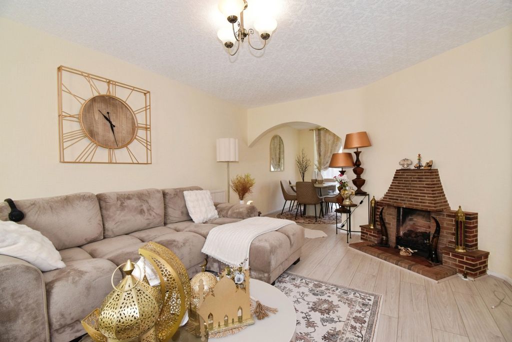 Property photo 3 of 20 Pbox-Img.Jpg