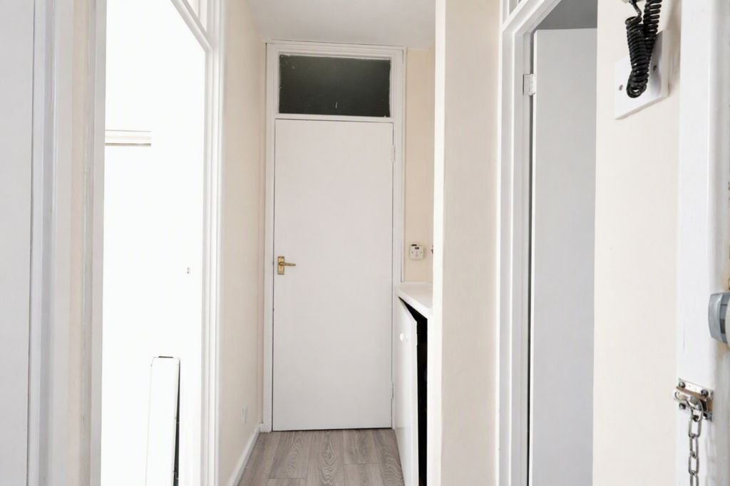 Property photo 2 of 5 Entrance Hall