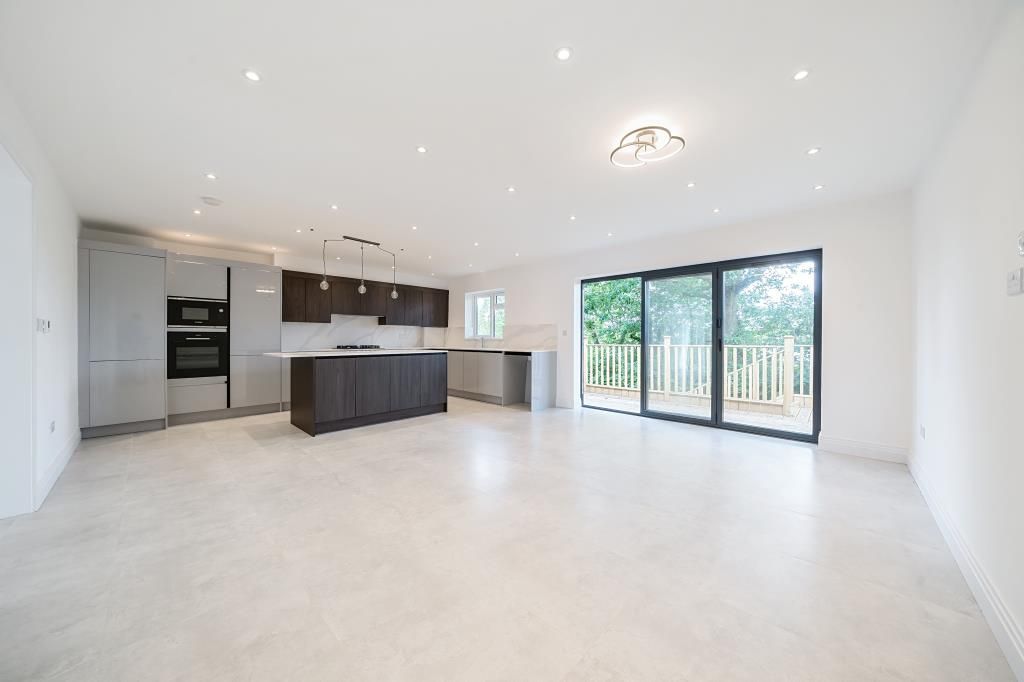 Property photo 2 of 10 Kitchen