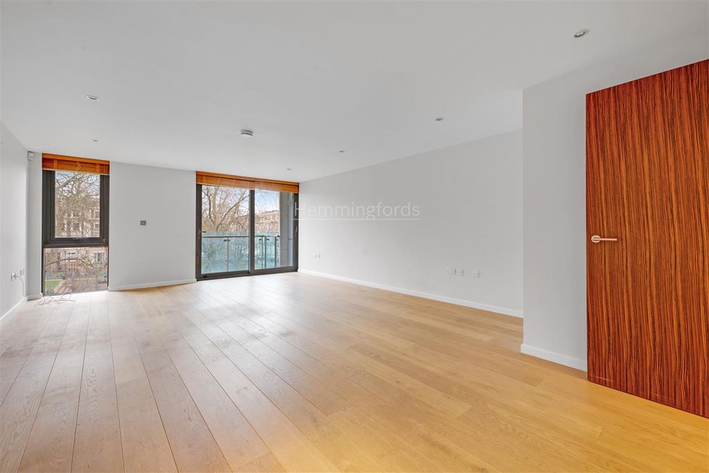 Property photo 3 of 15 09-6Fff82062-Jj-Hmf-Blackthorn Av-41-Logo.Jpg