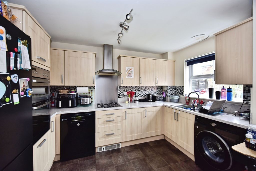 Property photo 2 of 19 Irisdrive10