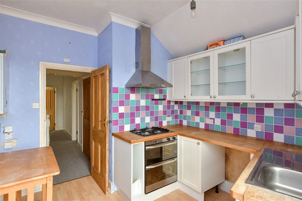 Property photo 3 of 11 Kitchen