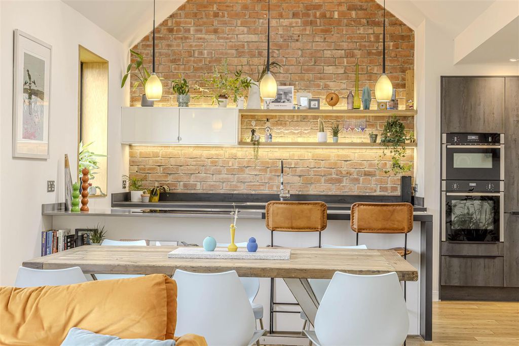 Property photo 1 of 52 Dining Area
