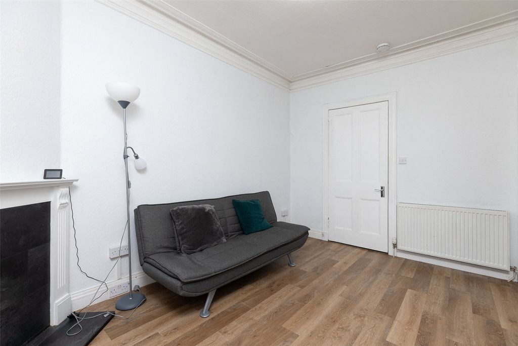 Property photo 3 of 11 Living Room