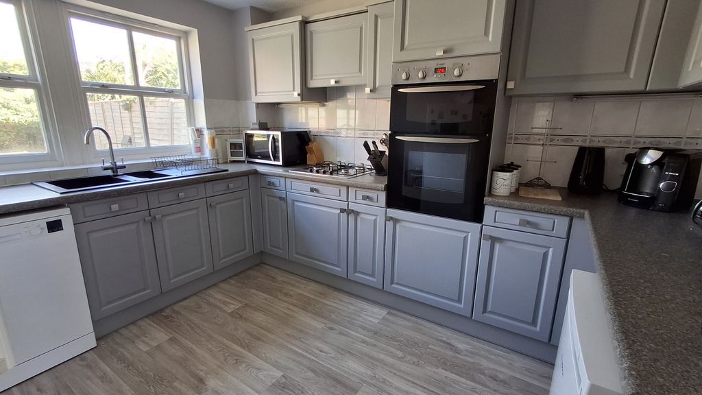 Property photo 3 of 13 Kitchen