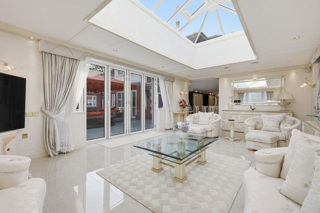 Additional image 4 of 5 bed detached house for saleWambrook Close, Hutton Mount, Brentwood CM13